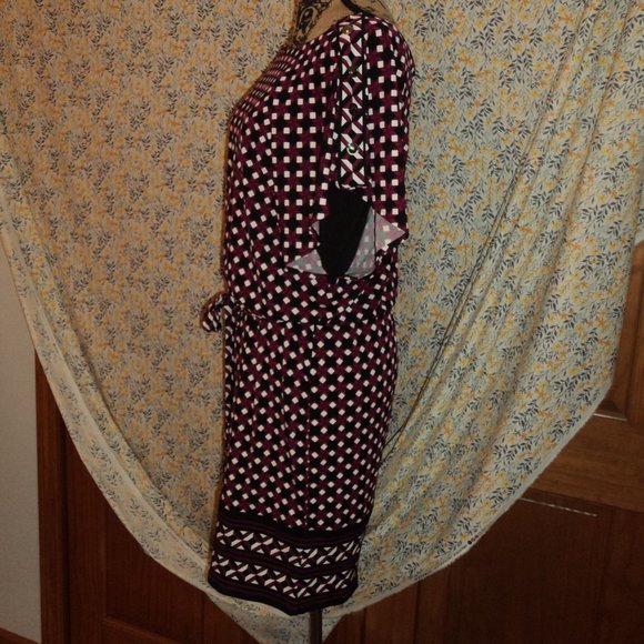 Dress - Picture 5 of 10